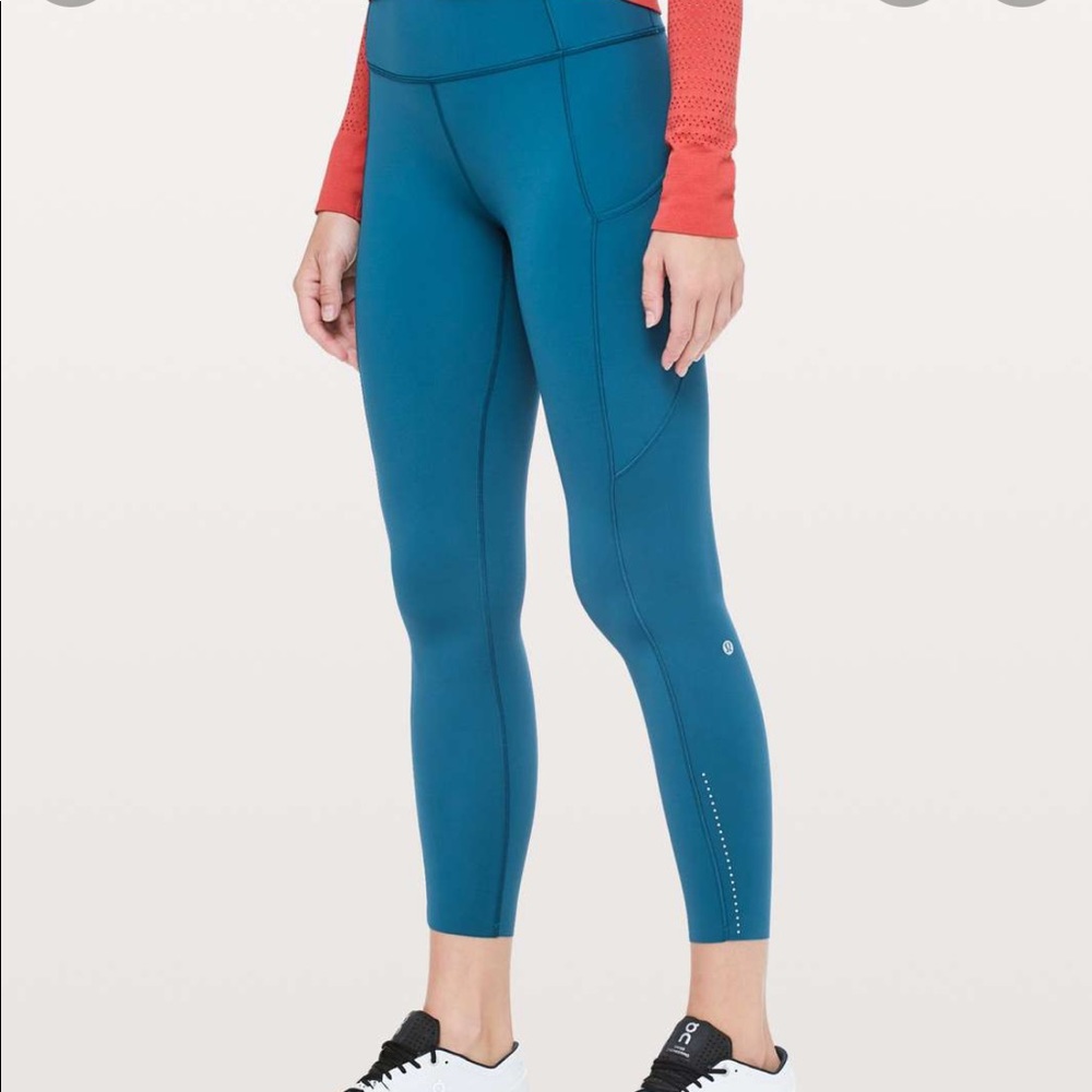 Lululemon blue color fast and free leggings 25in sz 6